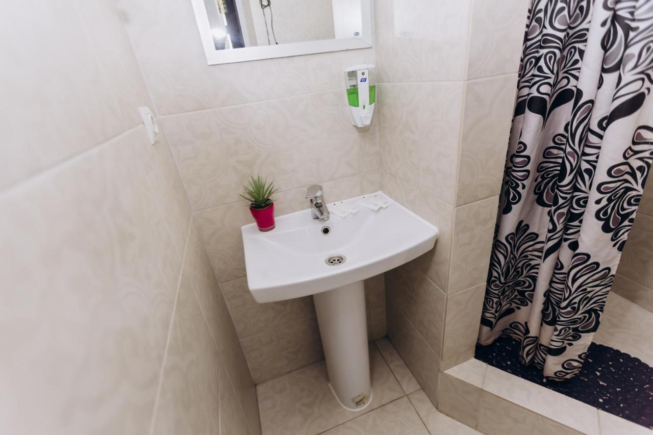 Нові Apartments Біля Жд Вокзалу Iwano-Frankiwsk Zewnętrze zdjęcie