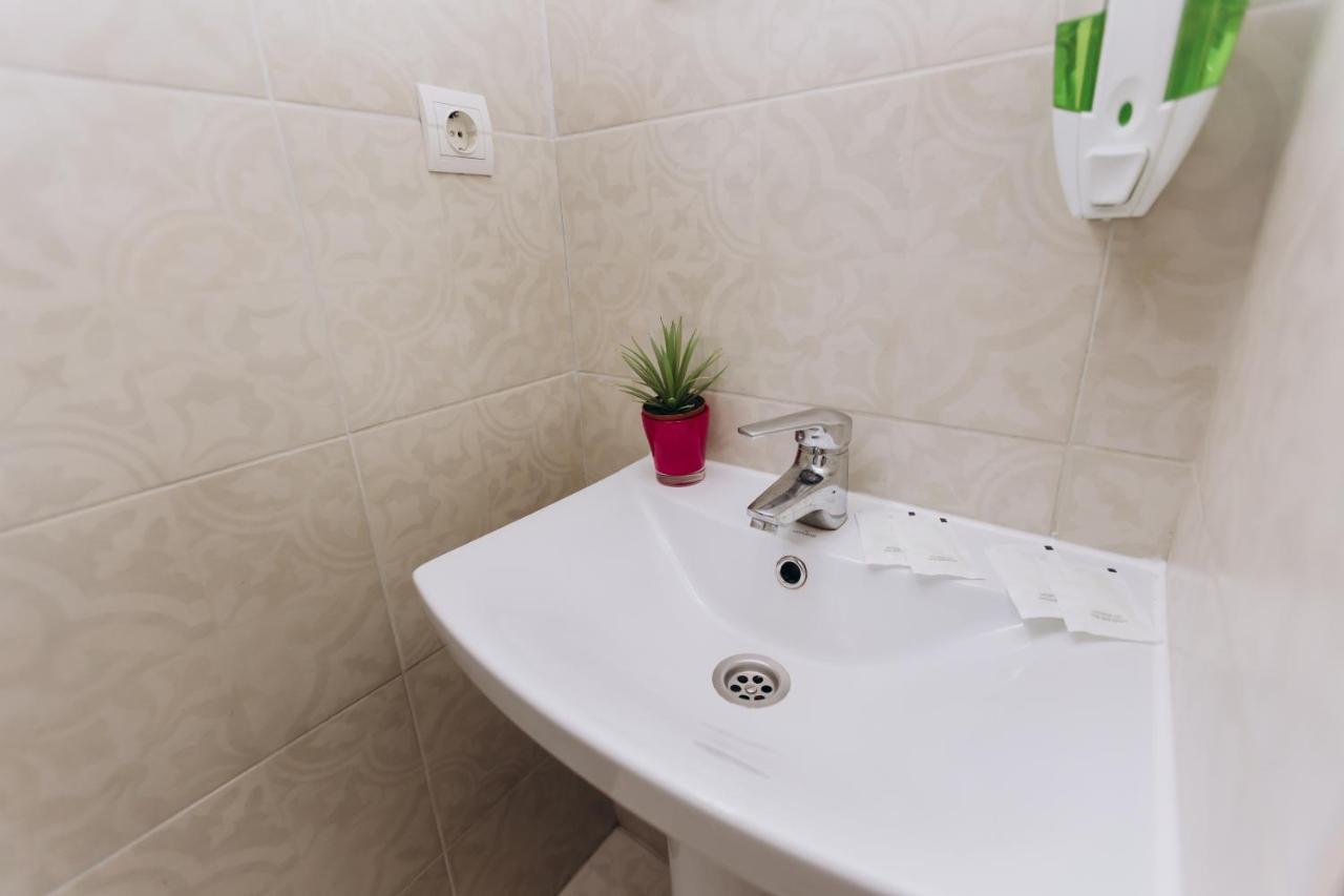 Нові Apartments Біля Жд Вокзалу Iwano-Frankiwsk Zewnętrze zdjęcie